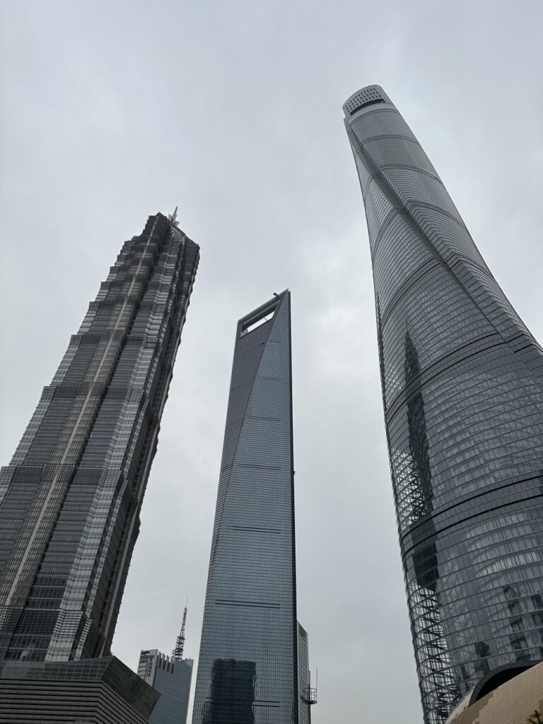 上海中心大厦俯瞰浦东三件宝-神否